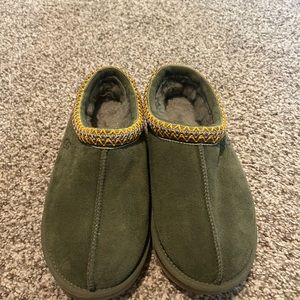 Olive Green Tasman Ugg Slippers.